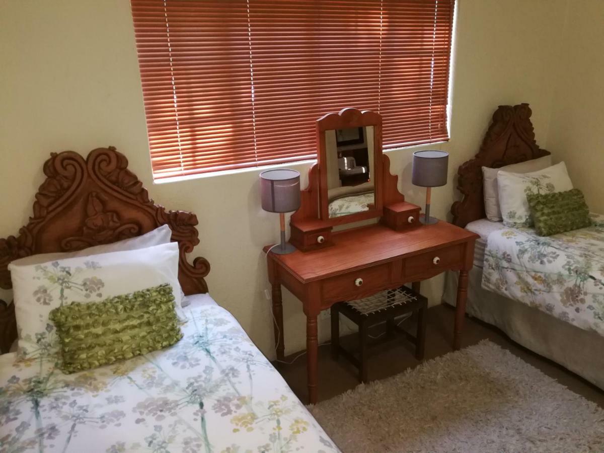Macnut Bed And Breakfast Mbombela Екстериор снимка